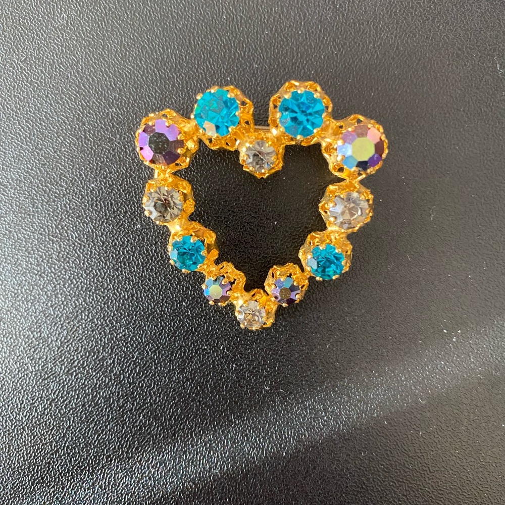 Austria Rhinestone Heart Brooch Pin - Picture 11 of 11
